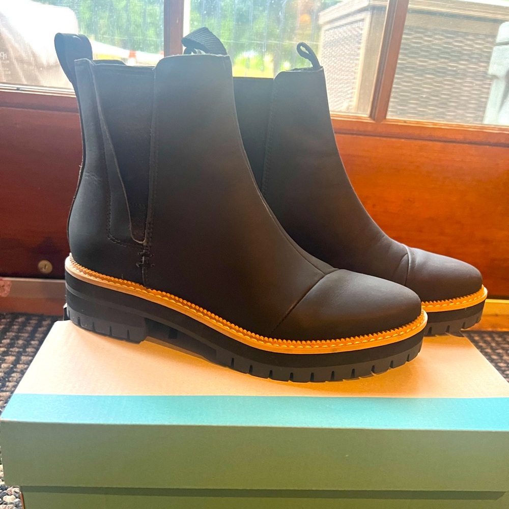TOMS Dakota boots size wmn size 5